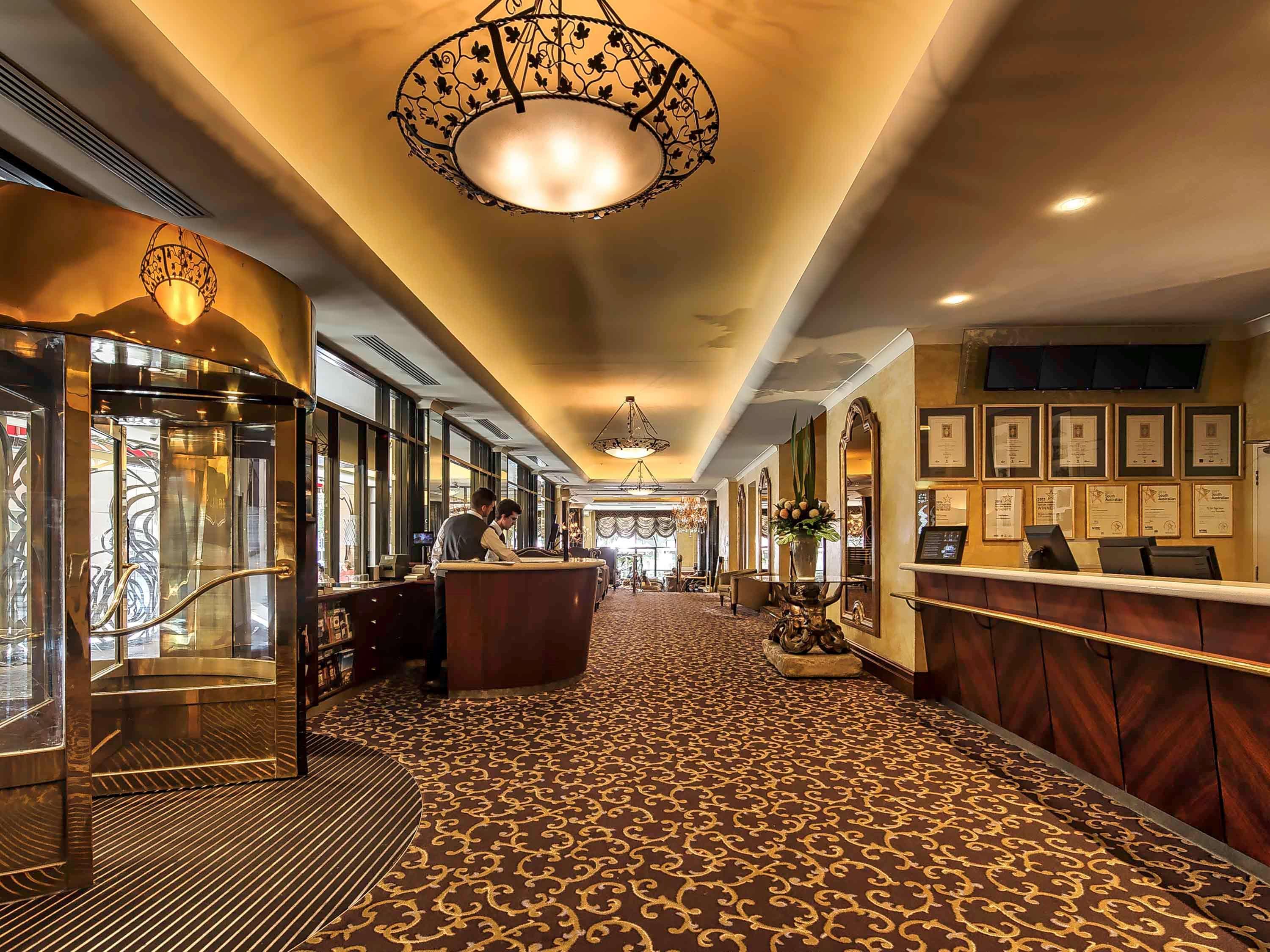 เดอะเพลย์ฟอร์ด แอดิเลด - เอ็มแกลเลอรี่ Hotel ภายนอก รูปภาพ The lobby of the hotel