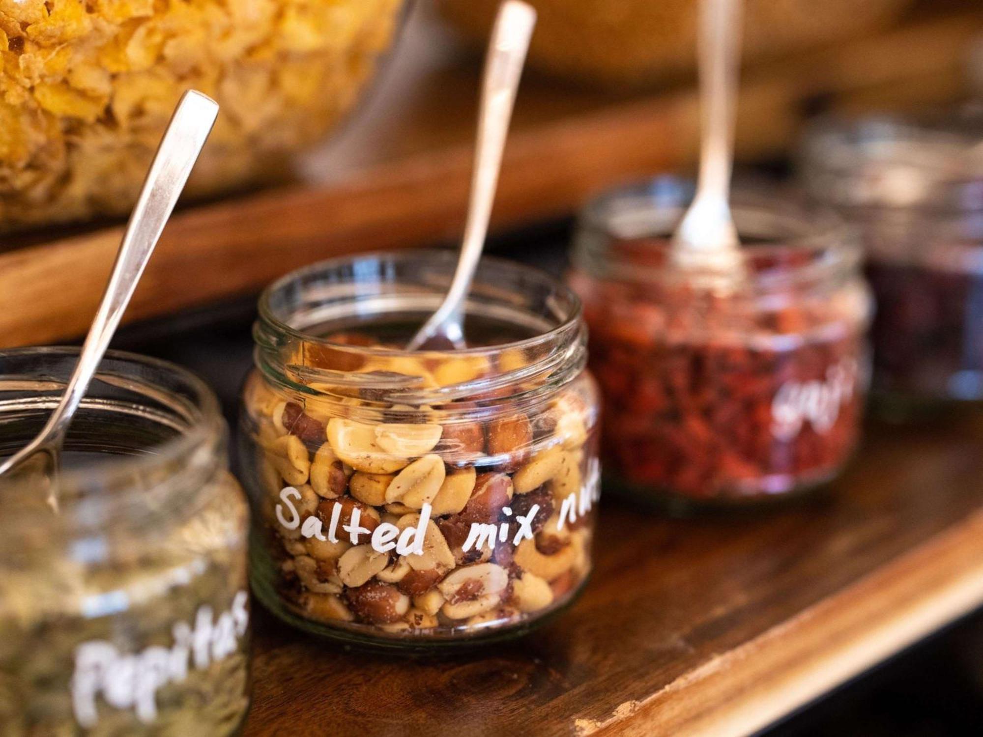 เดอะเพลย์ฟอร์ด แอดิเลด - เอ็มแกลเลอรี่ Hotel ภายนอก รูปภาพ Dried mixed nuts