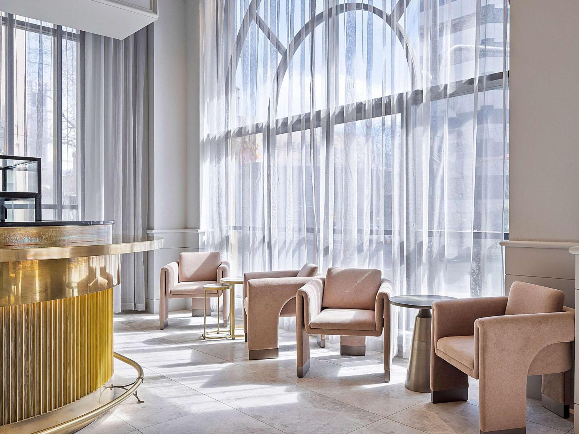 เดอะเพลย์ฟอร์ด แอดิเลด - เอ็มแกลเลอรี่ Hotel ภายนอก รูปภาพ The lounge at the 100 East 53rd Street location