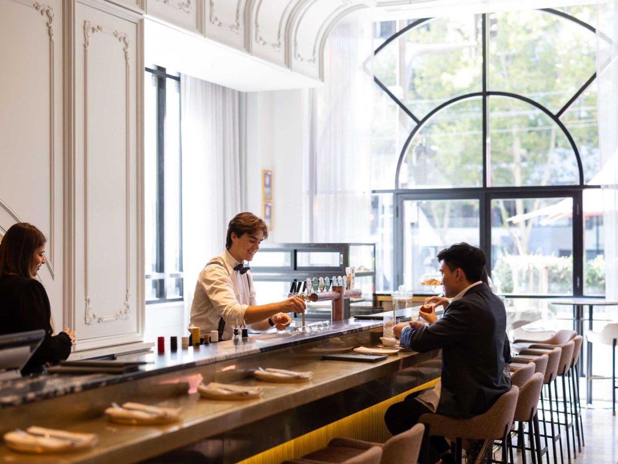 เดอะเพลย์ฟอร์ด แอดิเลด - เอ็มแกลเลอรี่ Hotel ภายนอก รูปภาพ The bar at the restaurant