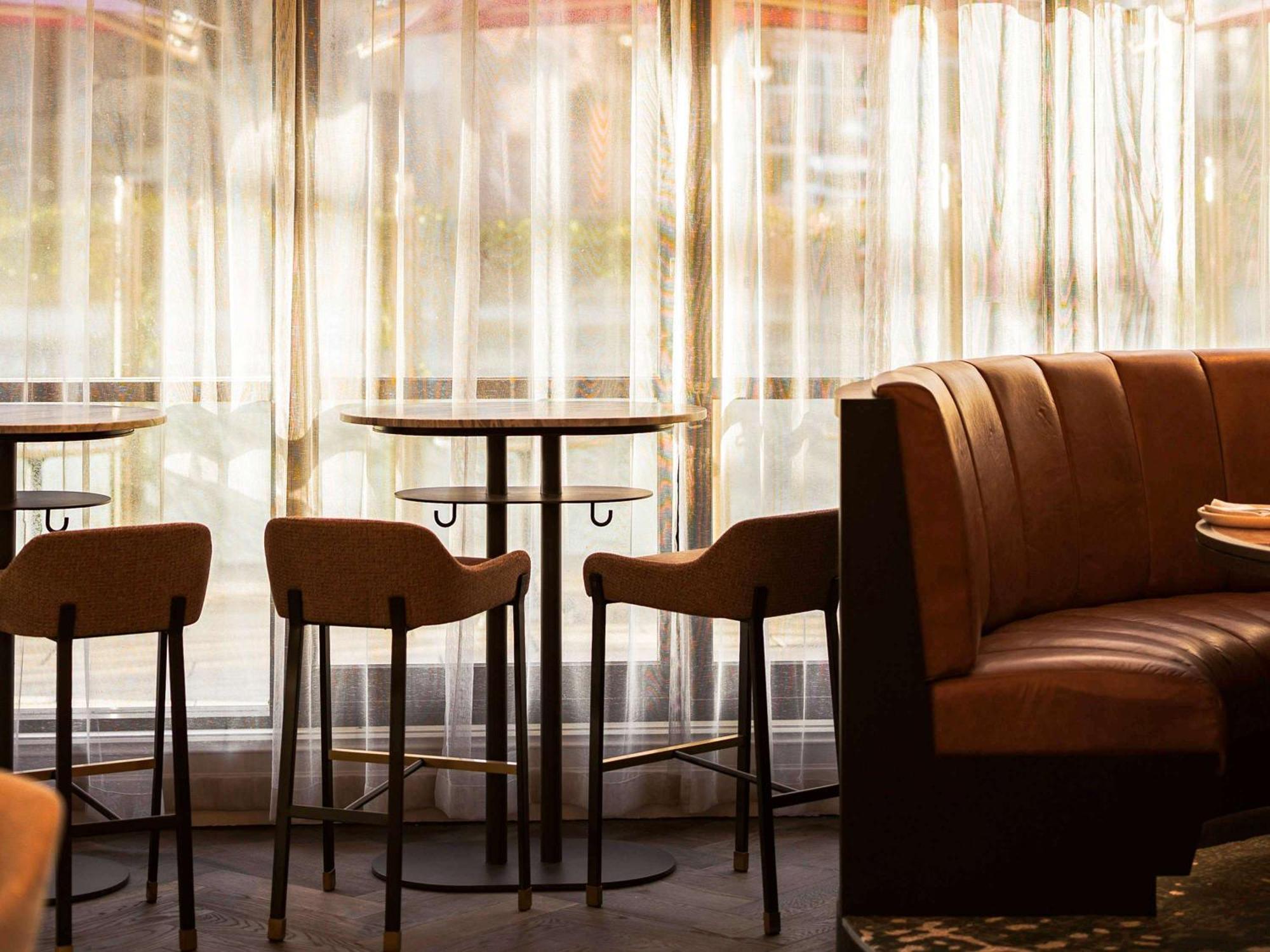 เดอะเพลย์ฟอร์ด แอดิเลด - เอ็มแกลเลอรี่ Hotel ภายนอก รูปภาพ Interior of the restaurant