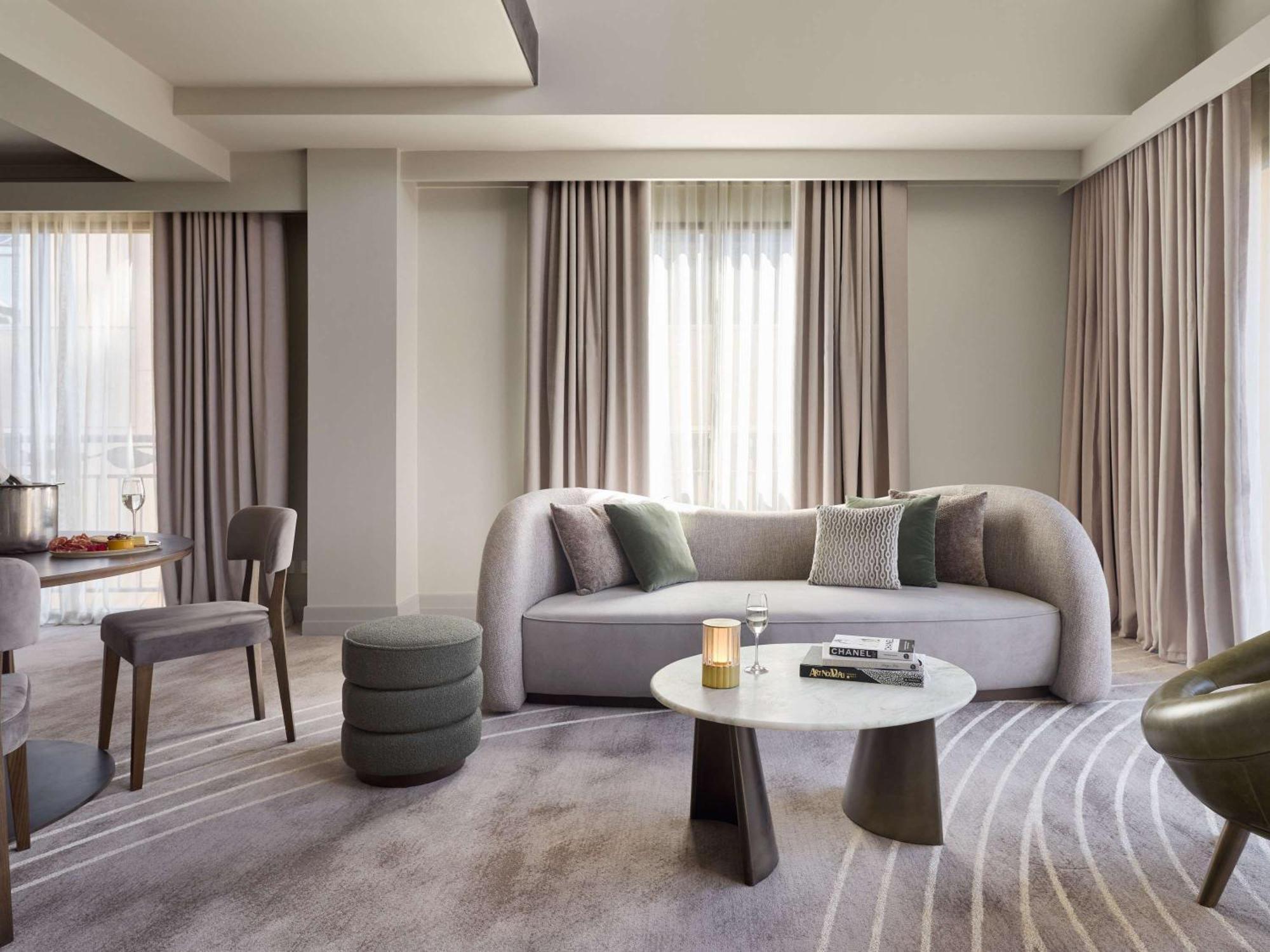 เดอะเพลย์ฟอร์ด แอดิเลด - เอ็มแกลเลอรี่ Hotel ภายนอก รูปภาพ A suite at the hotel