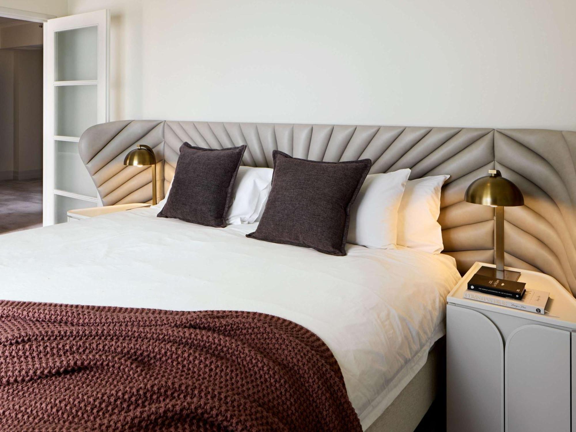 เดอะเพลย์ฟอร์ด แอดิเลด - เอ็มแกลเลอรี่ Hotel ภายนอก รูปภาพ A bedroom at The Ivy Hotel